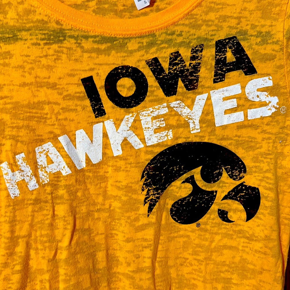 Hawkeye shirt lot size small
